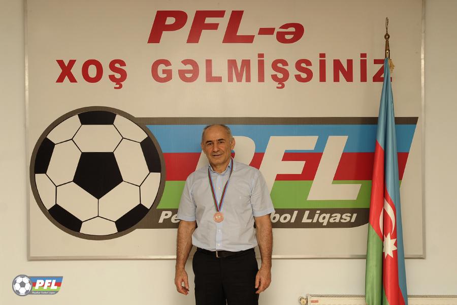 Peşəkar Futbol Liqası medalçıları mükafatlandırdı - FOTO