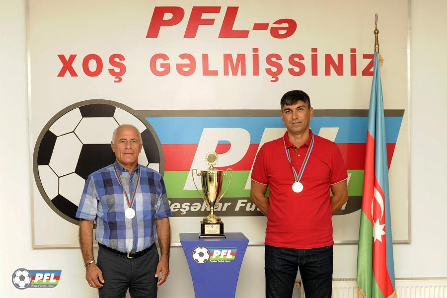 Peşəkar Futbol Liqası medalçıları mükafatlandırdı - FOTO