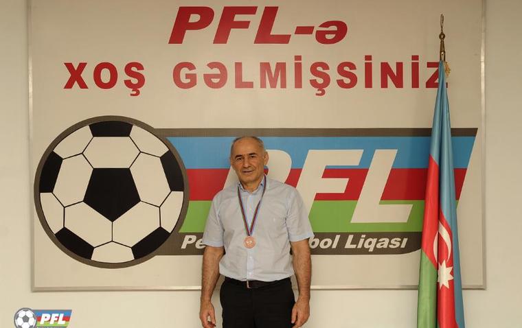 Peşəkar Futbol Liqası medalçıları mükafatlandırdı - FOTO