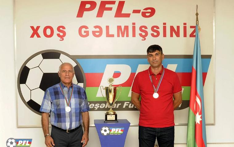 Peşəkar Futbol Liqası medalçıları mükafatlandırdı - FOTO