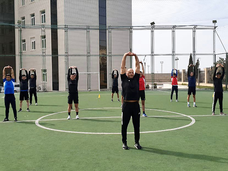 UEFA-nın baş fizioterapevti azərbaycanlı hakimlər üçün təlim keçib - FOTO