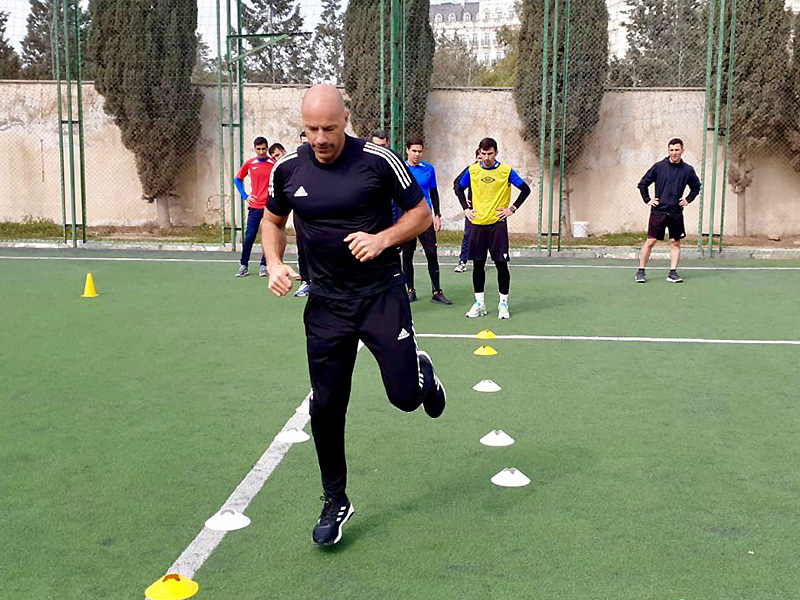 UEFA-nın baş fizioterapevti azərbaycanlı hakimlər üçün təlim keçib - FOTO