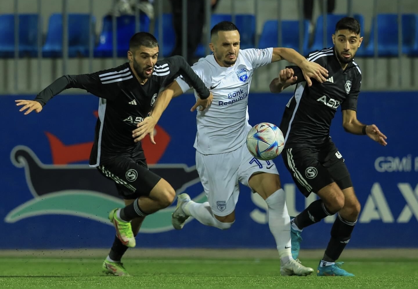 "Neftçi" "Turan Tovuz"a qalib gəldi, "Sabah" "Səbail"lə bərabərə qaldı
