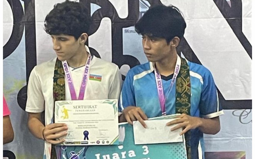 Badmintonçumuz İndoneziyada bürünc medal qazanıb