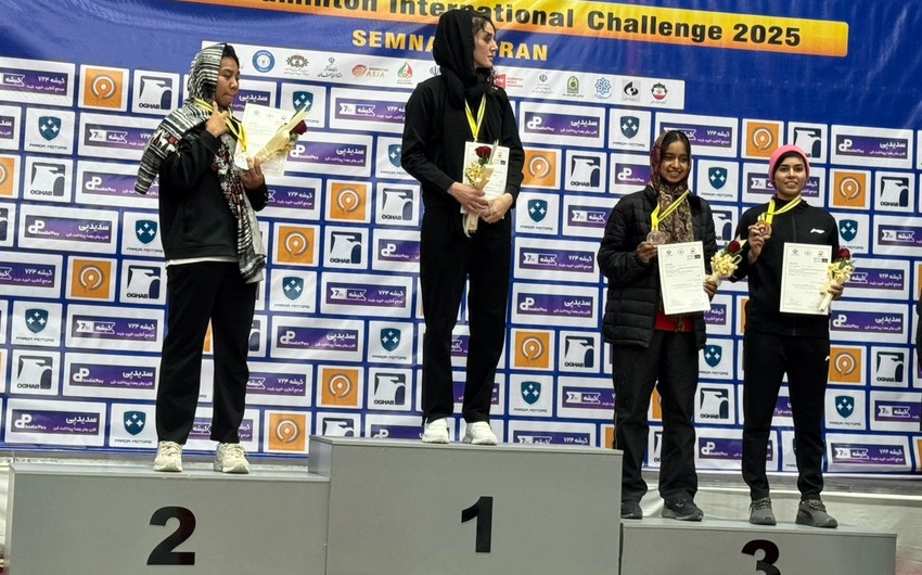 Badmintonçumuz İranda gümüş medal qazanıb