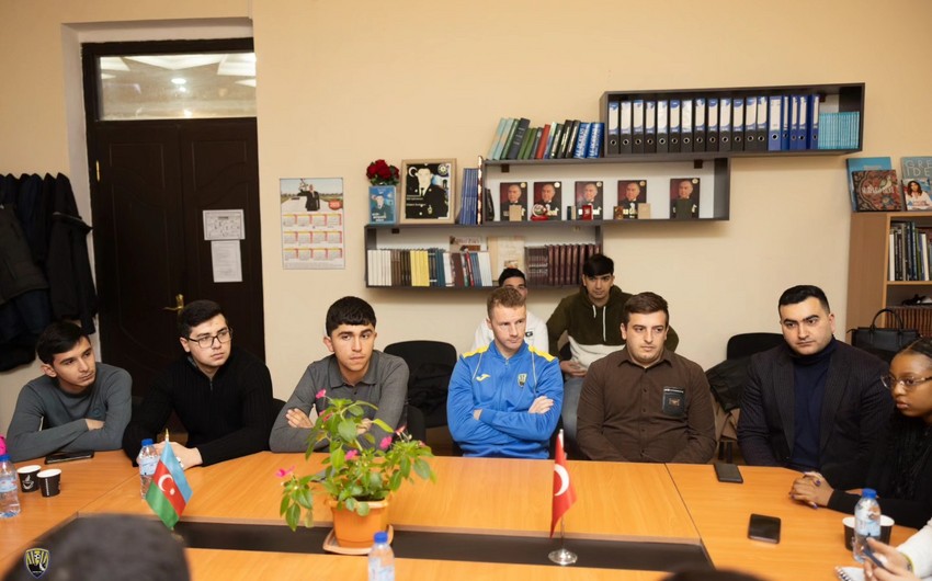 "Kəpəz"in futbolçuları ADAU tələbələri ilə görüşüblər