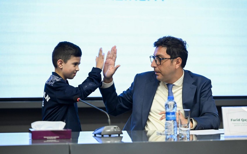 Fərid Qayıbov yarışlarda uğur qazanan idmançılar və onların məşqçiləri ilə görüşüb
